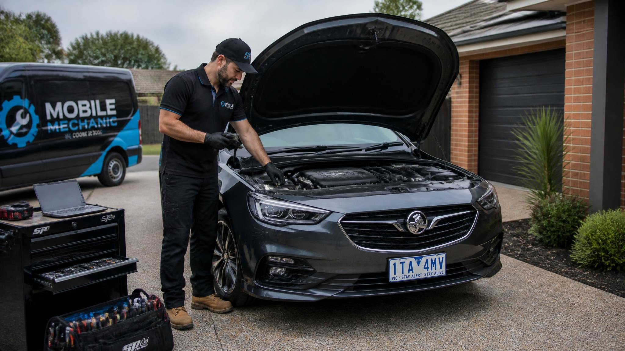 Experienced Melbourne mobile mechanic providing on-site car repairs
