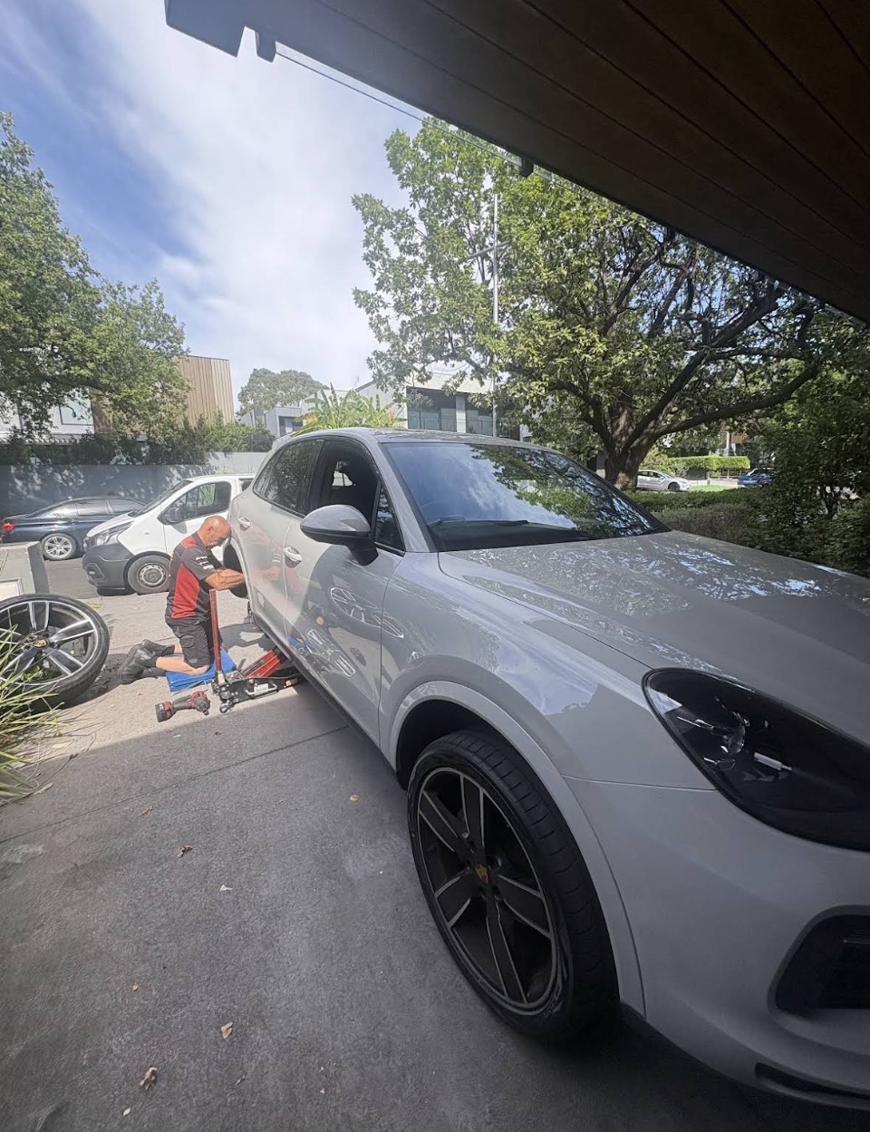 Mobile logbook servicing - man and car